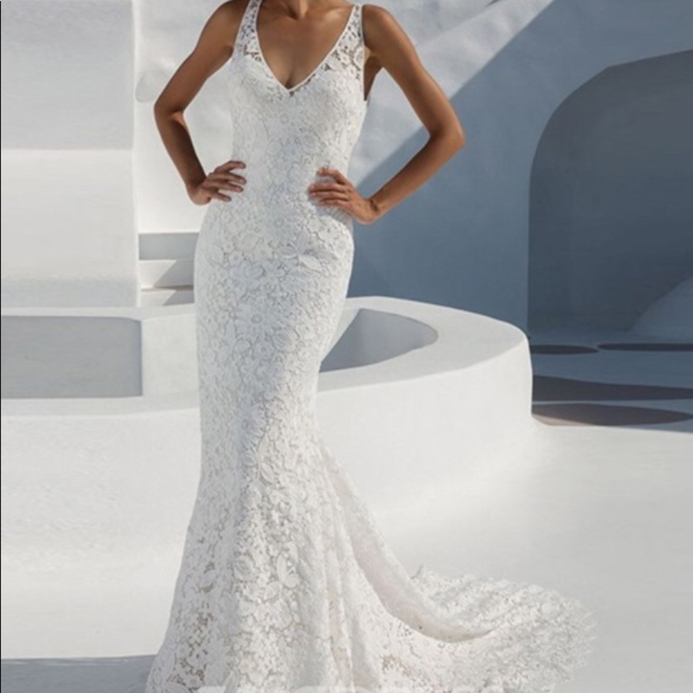 Sleeveless Floor-Length Lace White Dress